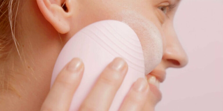 Có nên dùng máy rửa mặt hay không? Giải đáp thắc mắc về máy rửa mặt