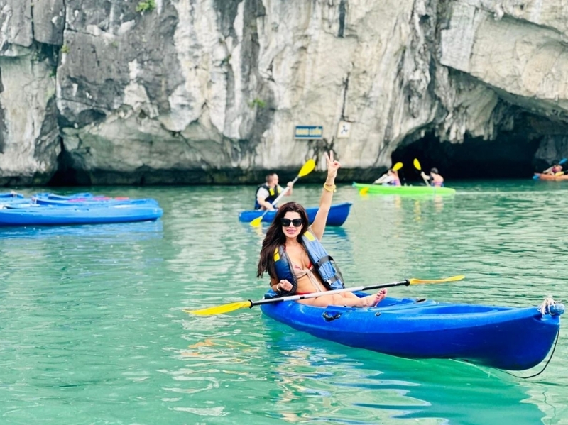 Chuẩn bị vé, thời tiết, trang phục và lịch trình trước chuyến đi giúp trải nghiệm Hạ Long trọn vẹn hơn. 