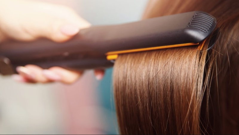 Duỗi tóc hơi nước thường mất khoảng 3 đến 5 tiếng và giúp tóc có cảm giác mềm hơn 